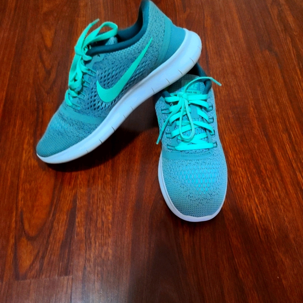 Nike free rn sneakers size 7